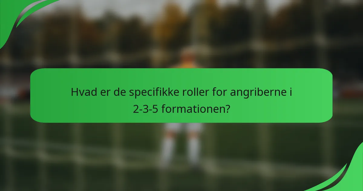 Hvad er de specifikke roller for angriberne i 2-3-5 formationen?
